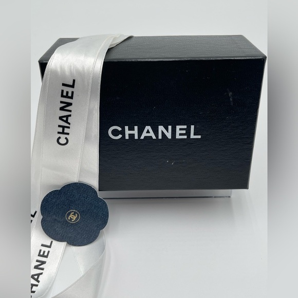 Chanel gift box with ribbon and sticker - authentic - Picture 5 of 7